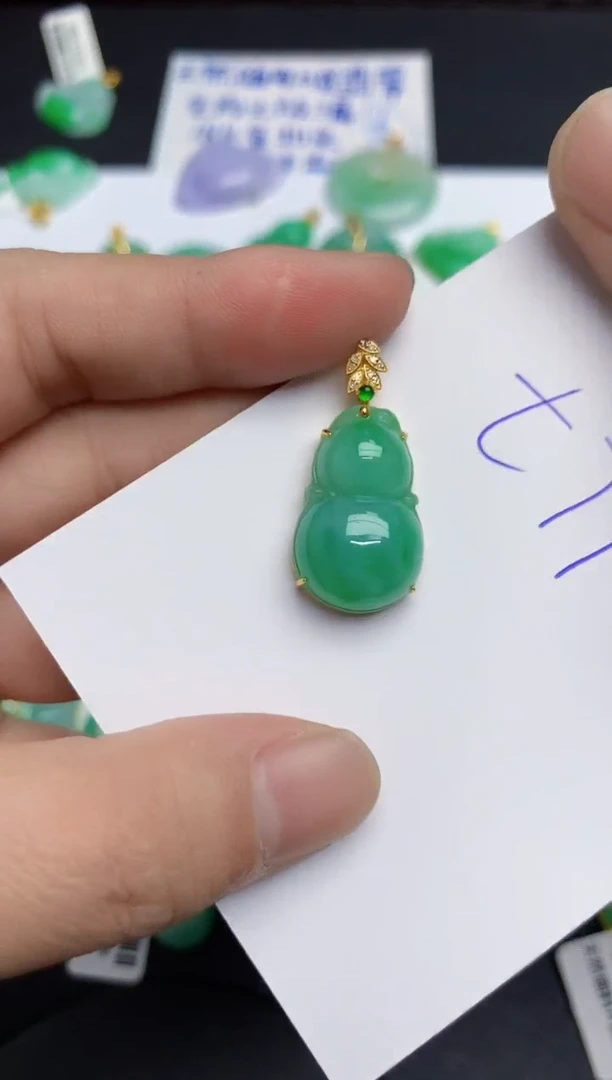 翡翠18K金镶嵌颈饰11111111