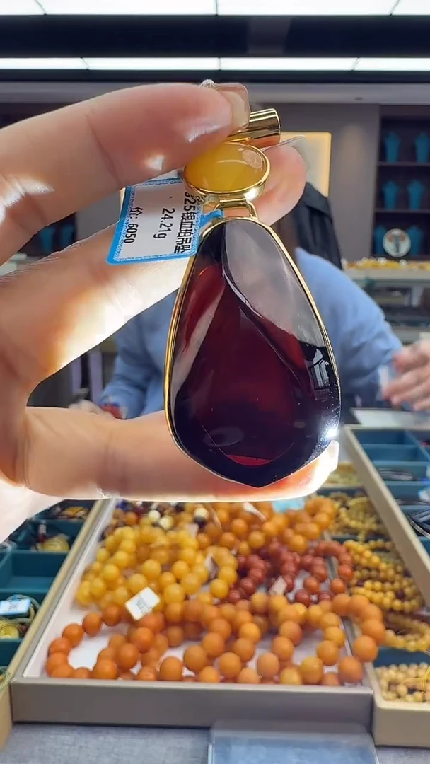 琥珀颈饰未镶嵌192秒拍号 假一罚三