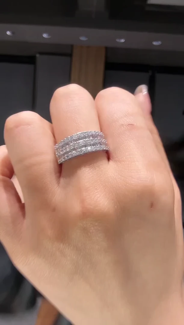 【闪购商品】钻石戒指18K金镶嵌满天星