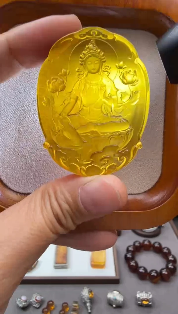 未镶嵌颈饰琥珀绿度母吊坠