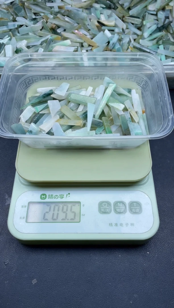 【闪购商品】翡翠颈饰未镶嵌天然翡翠边角小号200克7