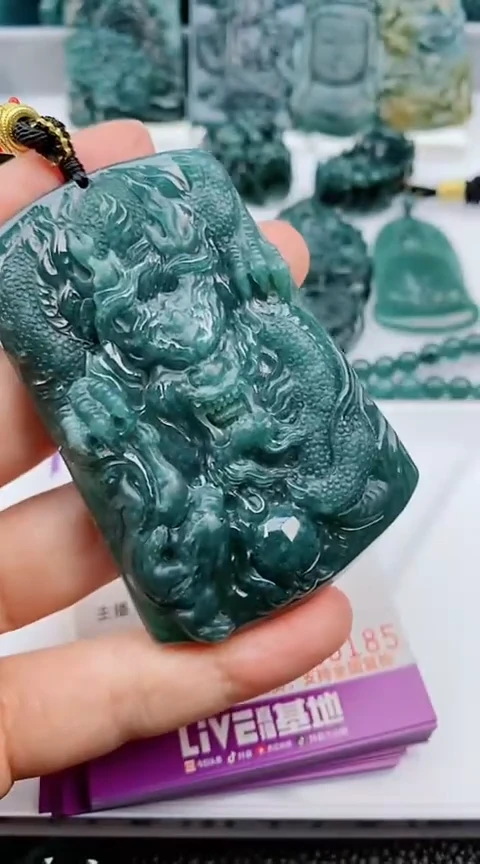 翡翠未镶嵌颈饰