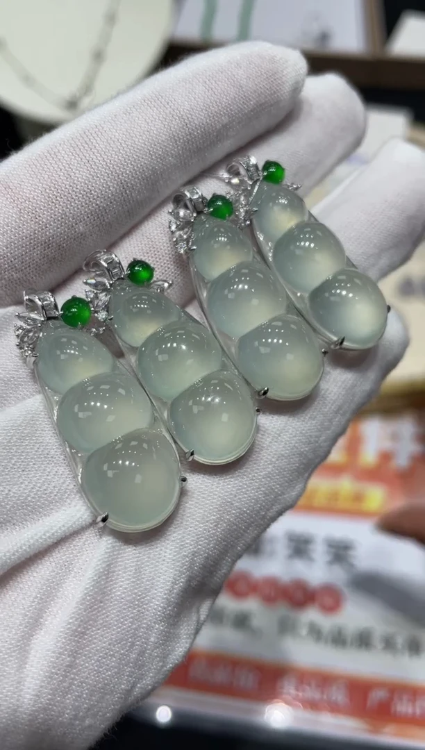 18K金镶嵌挂件翡翠?****初福豆FL10/多样性发其一CP