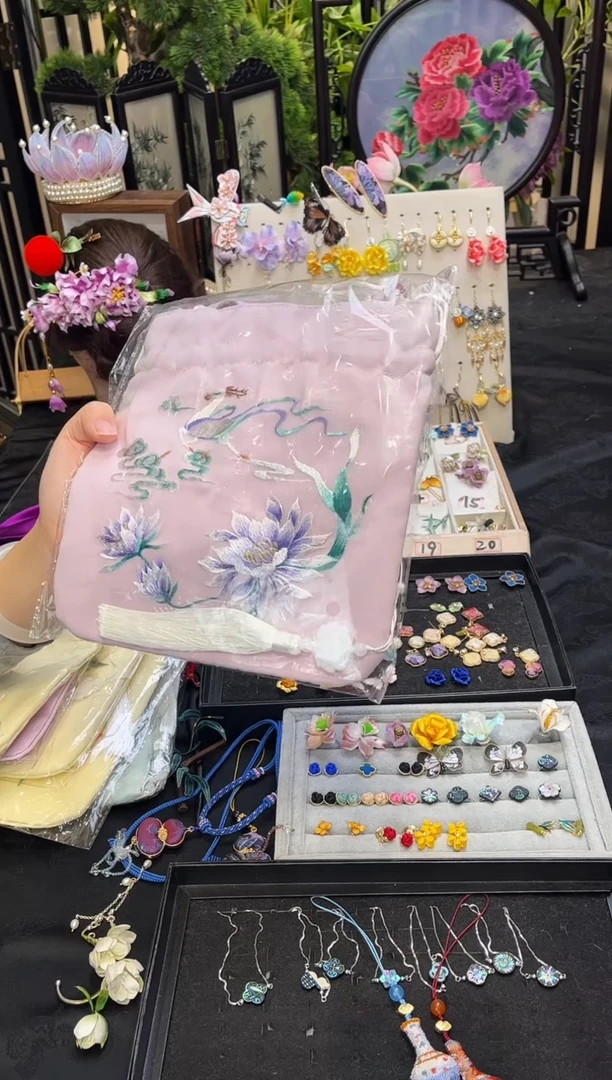 织绣福****头非遗手工苏绣饰品