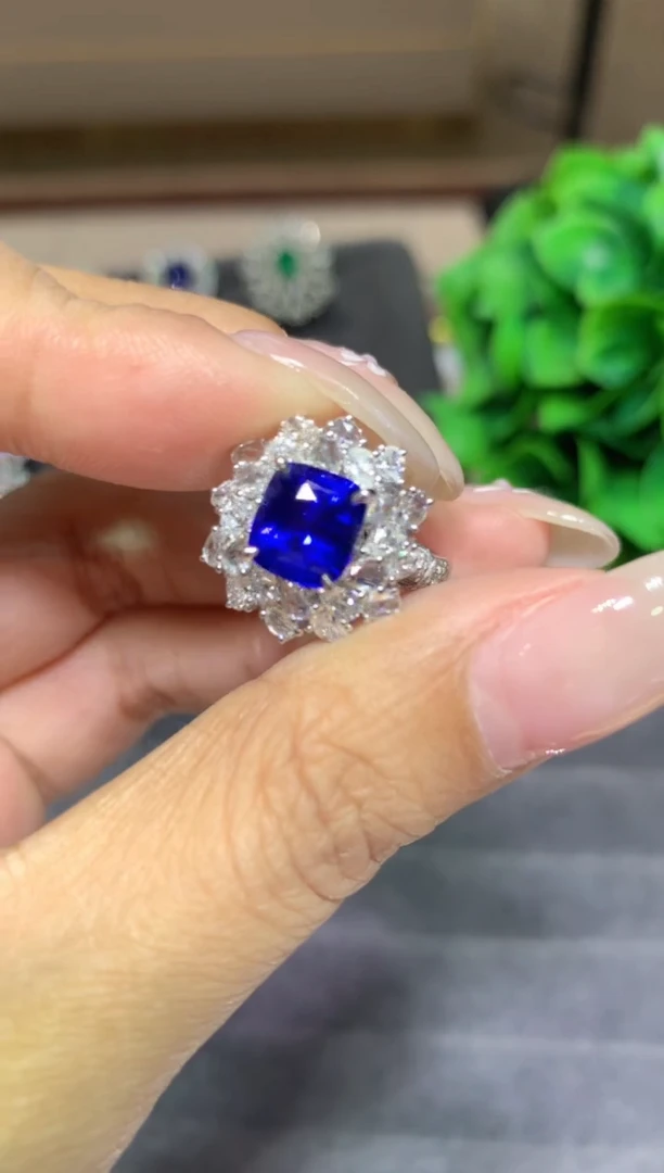 戒指蓝宝石18K金镶嵌3.03ct