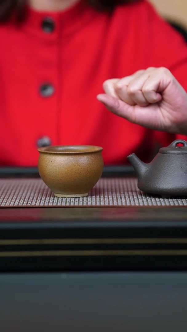 茶壶紫砂半手粗砂降坡唔灰子冶210cc+本绿柴烧圆融杯