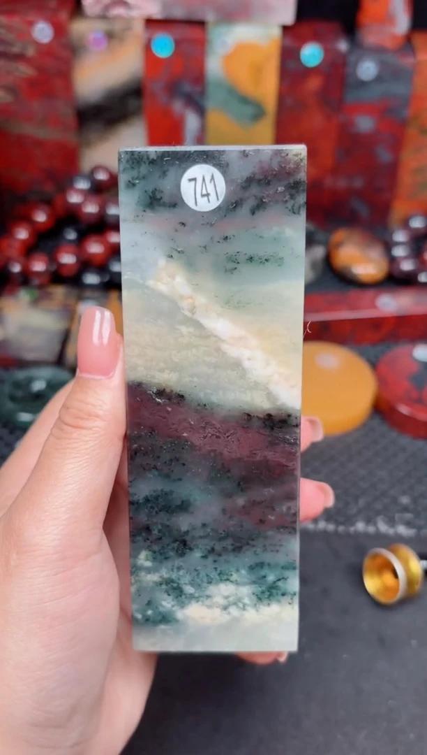 玉桂林鸡血玉印章摆件741