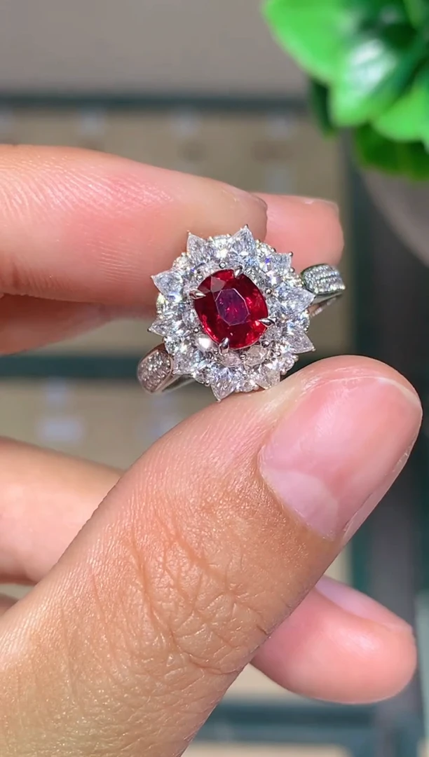 18K金镶嵌戒指红宝石1.08CT