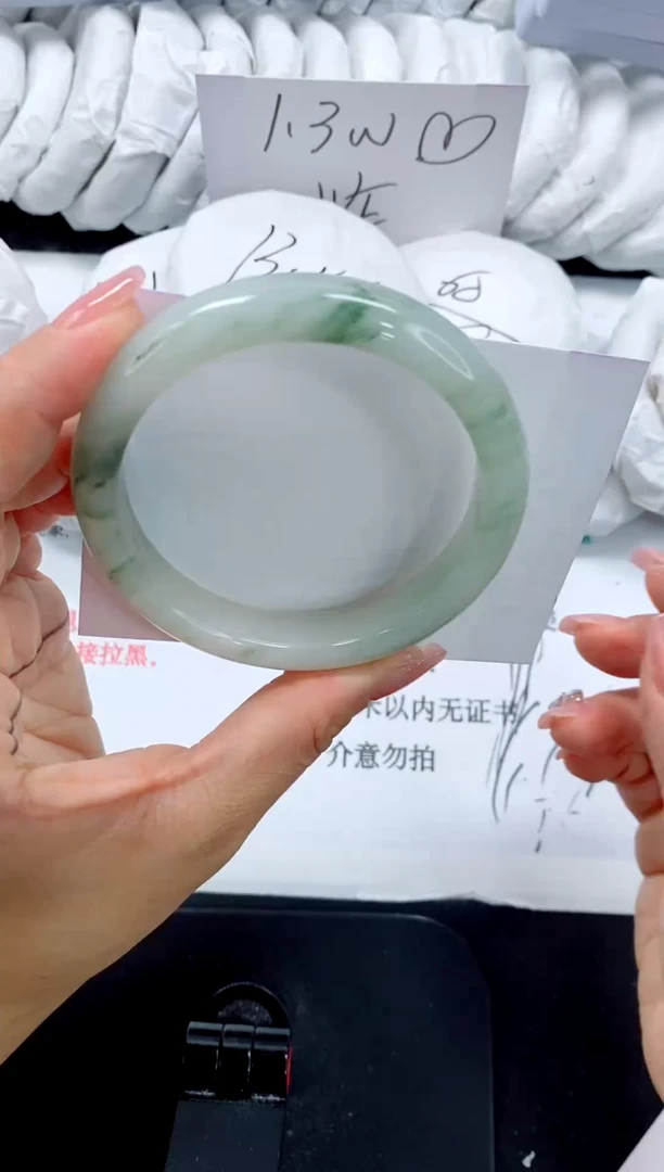 未镶嵌手镯石英质玉136-60