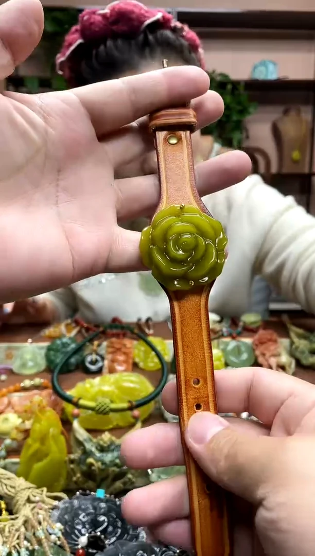 未镶嵌岫玉吊坠多样性发货发其中之一