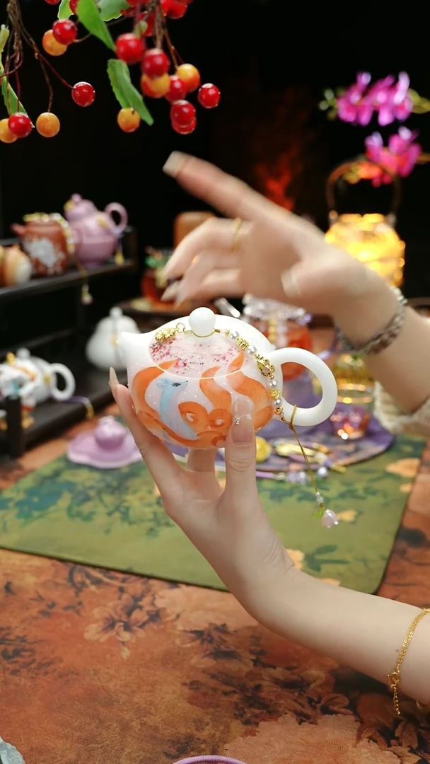 【闪购商品】冰种玉瓷手绘西施九尾狐+滴流1条