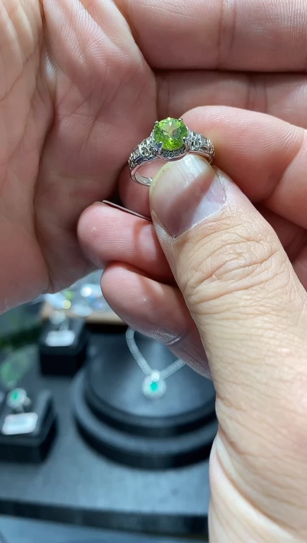 【闪购商品】橄榄石戒指银S925镶嵌清仓福利