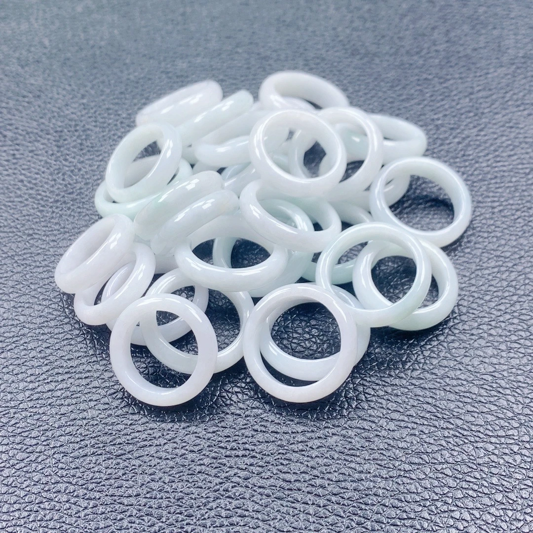 缅甸翡翠纯白底子戒圈男女皆可戴时尚圈圈白色加厚百搭