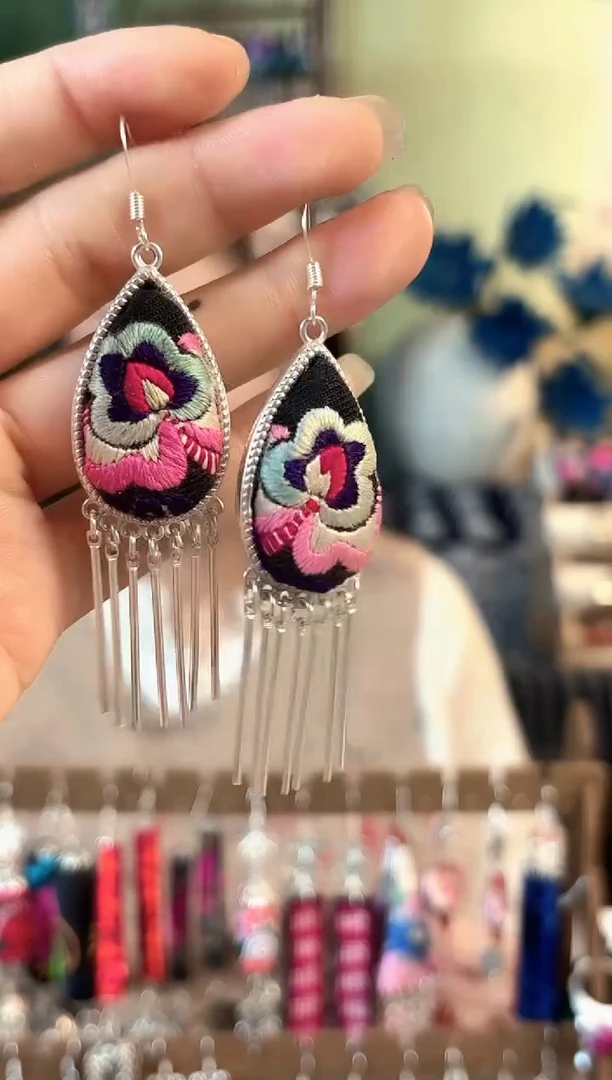 彩云南阁非遗老绣饰品530*