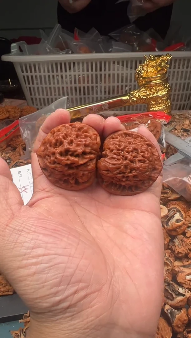 【闪购商品】文玩核桃把件40以上尺寸王勇管帽随机发一对