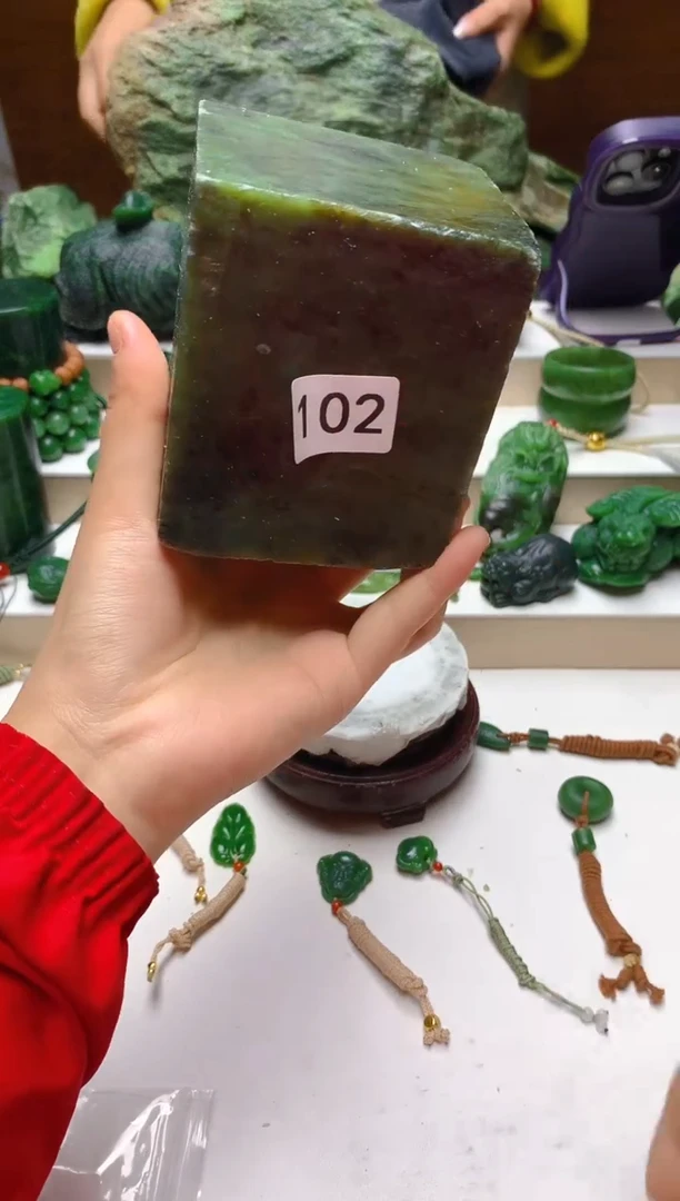 未镶嵌和田玉（碧玉）珠宝半成品1