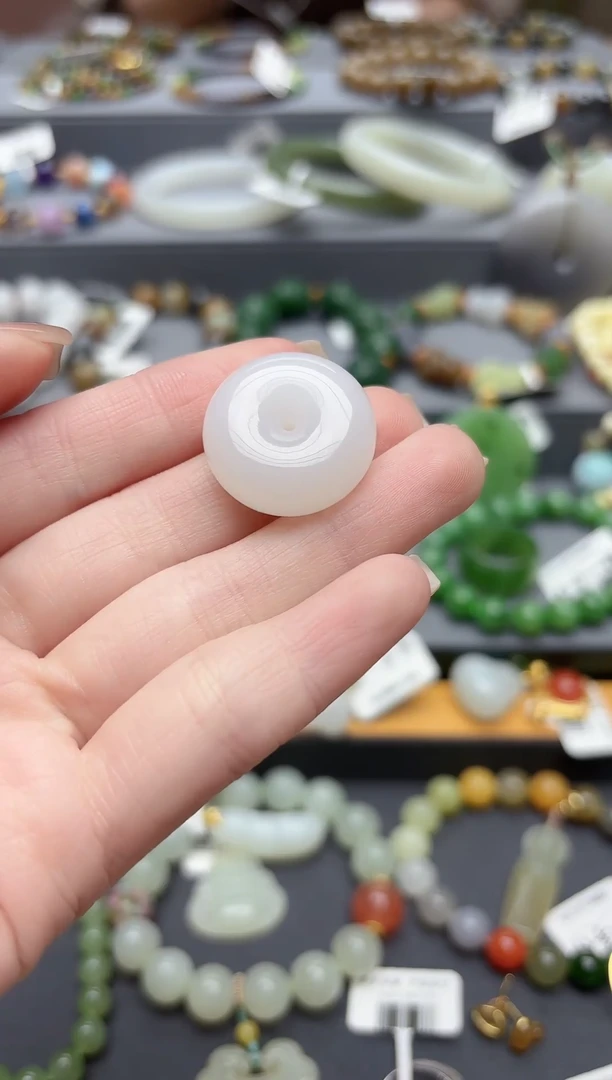 天然和田玉白玉扣子吊坠