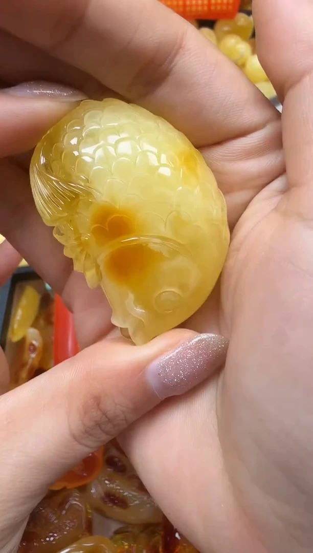 裸石琥珀未镶嵌如图