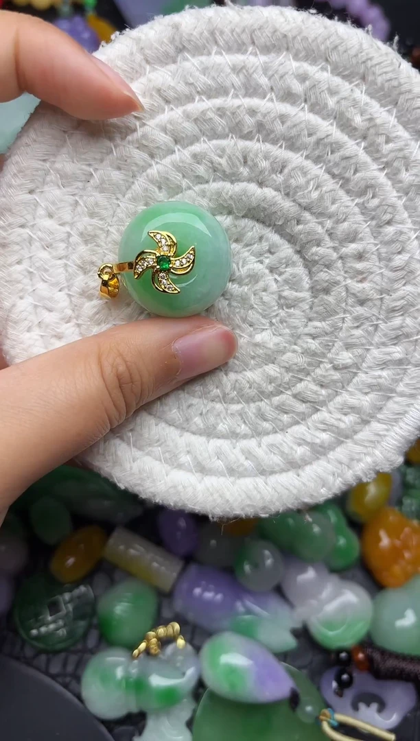 颈饰未镶嵌翡翠缅甸翡翠吊坠