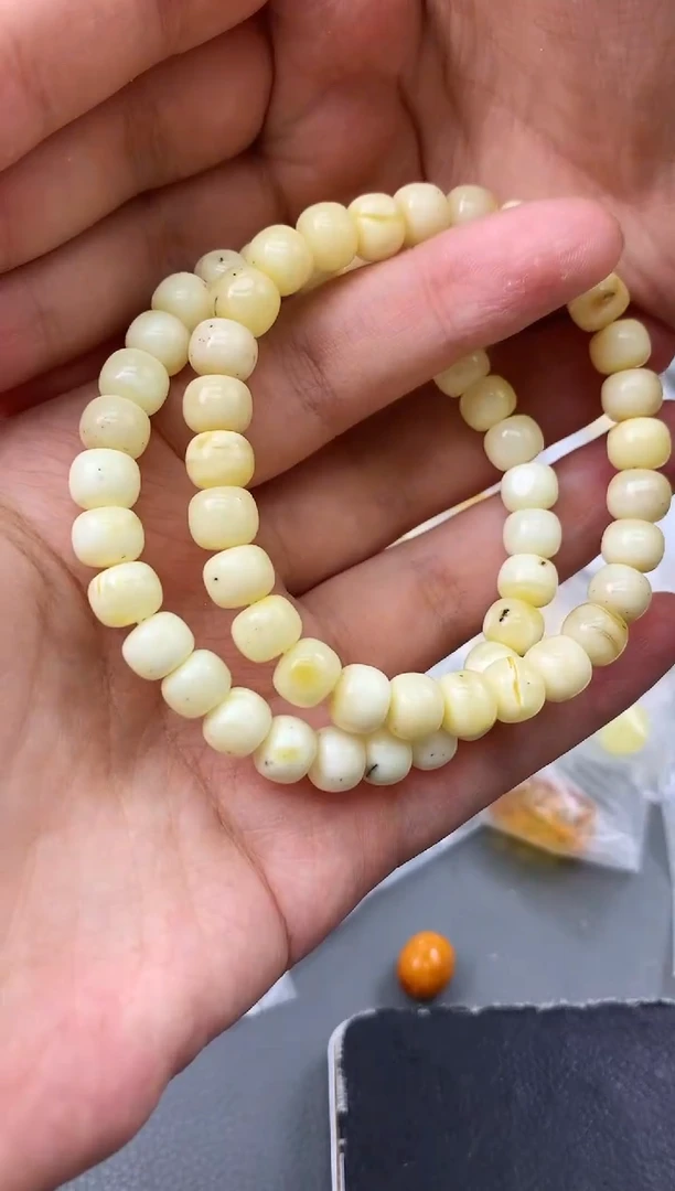 未镶嵌琥珀珠宝奇石149