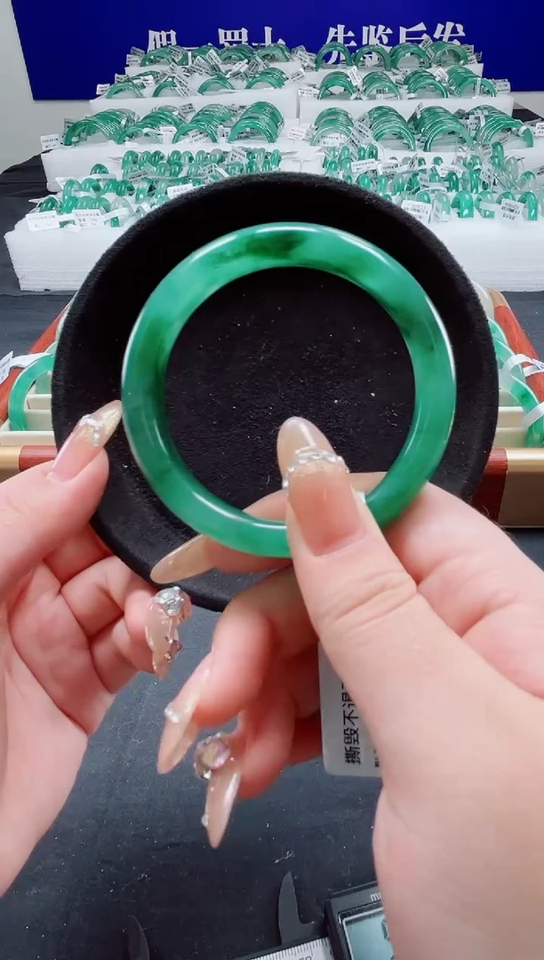 未镶嵌手镯石英质玉（非洲翠）圈口56