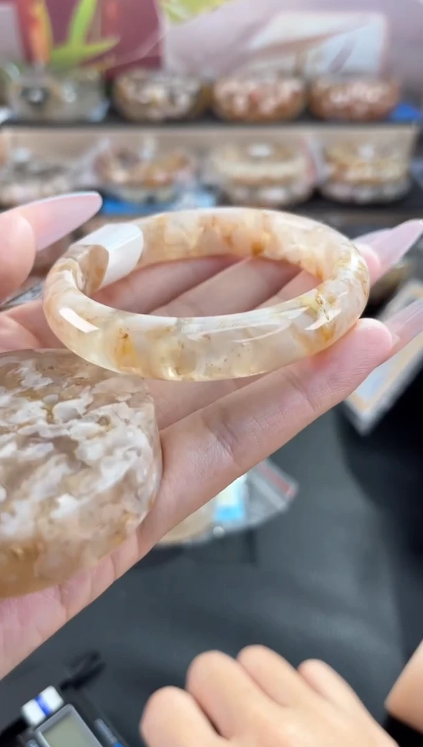 未镶嵌手镯石英质玉52