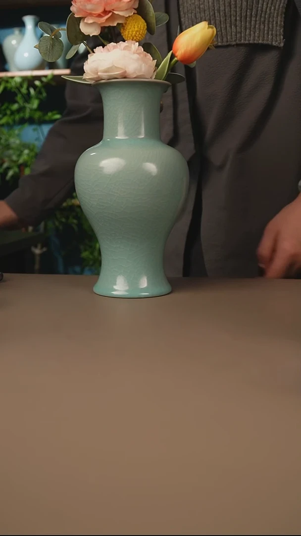 仿古天青观音瓶微暇