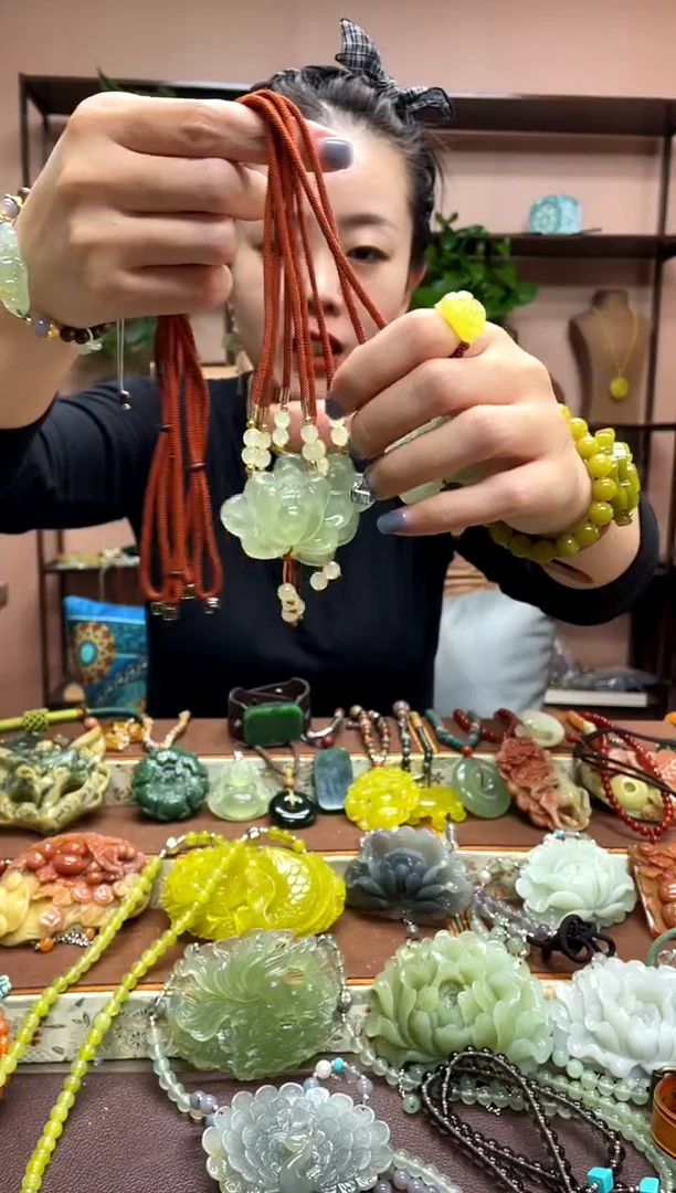 未镶嵌岫玉吊坠多样性发货发其中之一