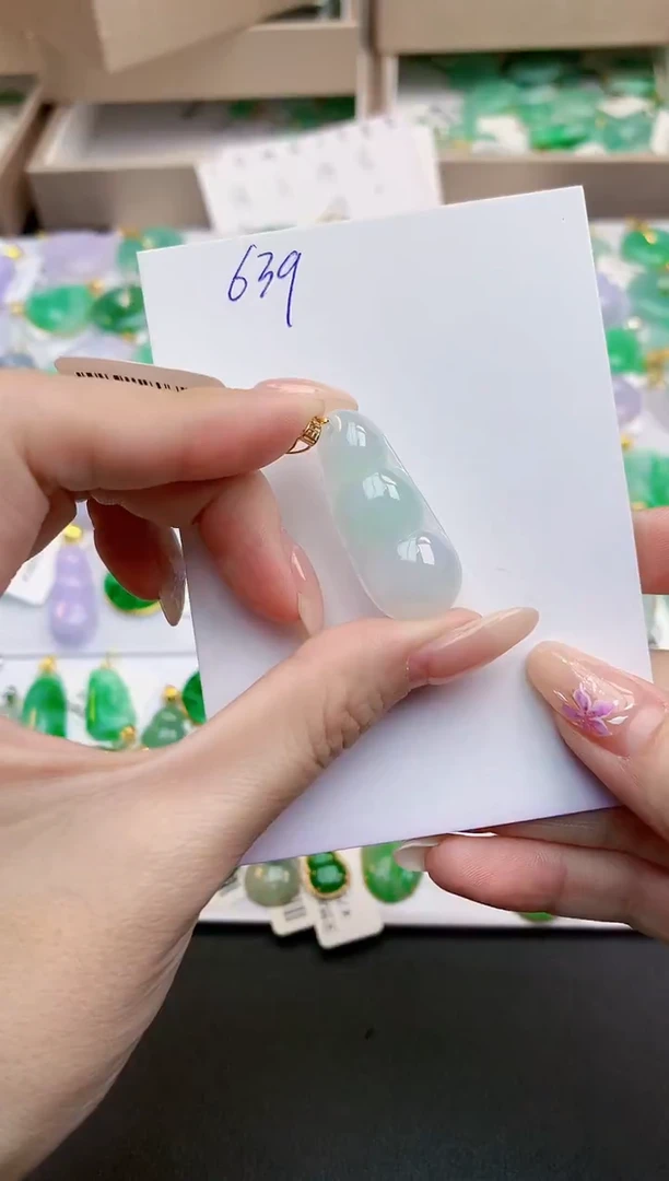 颈饰18K金镶嵌翡翠天然缅甸A货翡翠