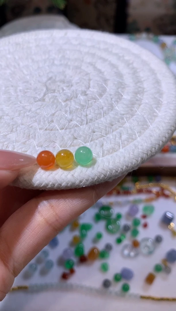 未镶嵌定制翡翠?****?6卡珠子3个