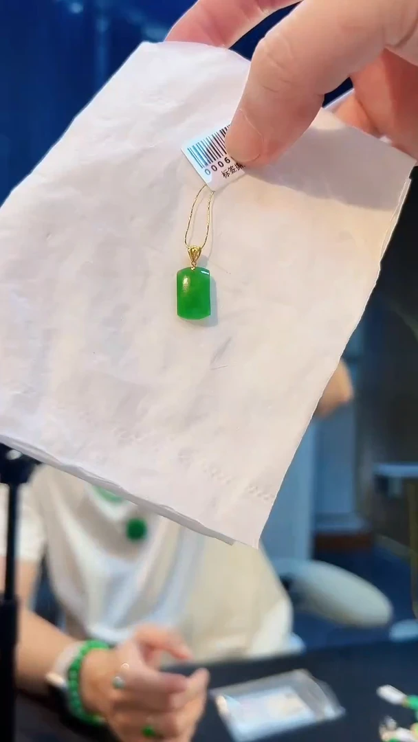 翡翠18K金镶嵌颈饰缅料A货/支持复检/一件