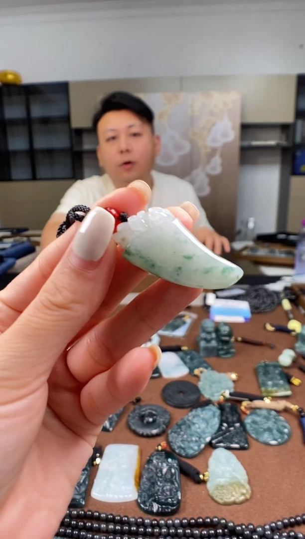颈饰未镶嵌翡翠 多样性发其一
