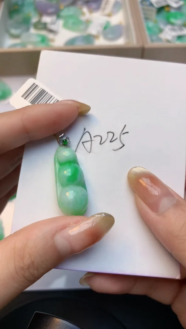 颈饰18K金镶嵌翡翠11111111111