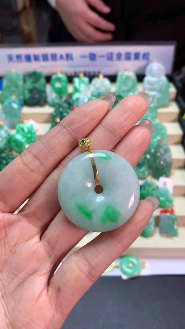 【闪购商品】翡翠吊坠(不含链)18K金镶嵌挂件