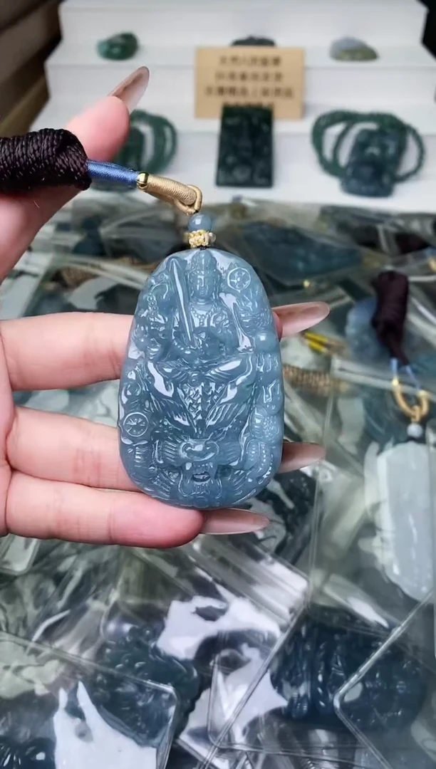 颈饰未镶嵌翡翠