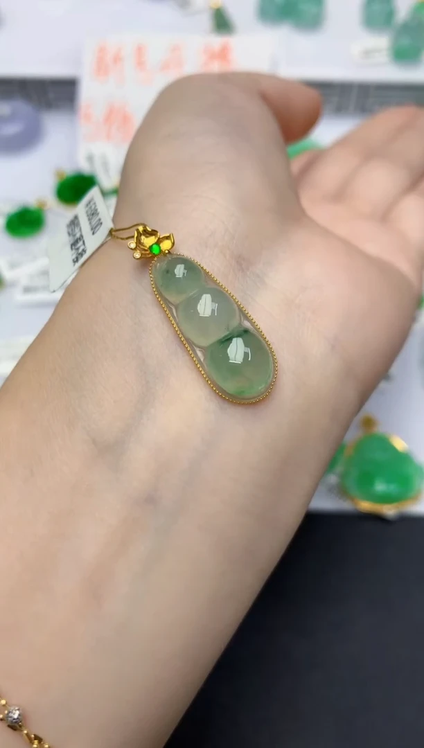 翡翠18K金镶嵌颈饰天然缅甸翡翠A货