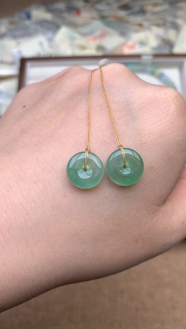 18K金镶嵌挂件翡翠一