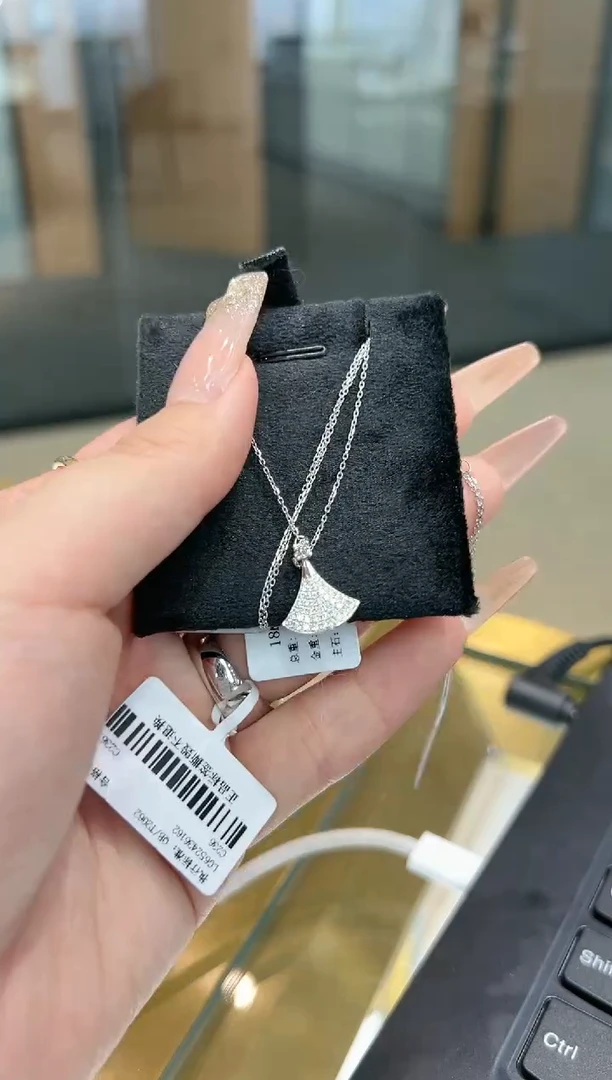 【闪购商品】合成钻石颈饰18K金镶嵌项链小扇子
