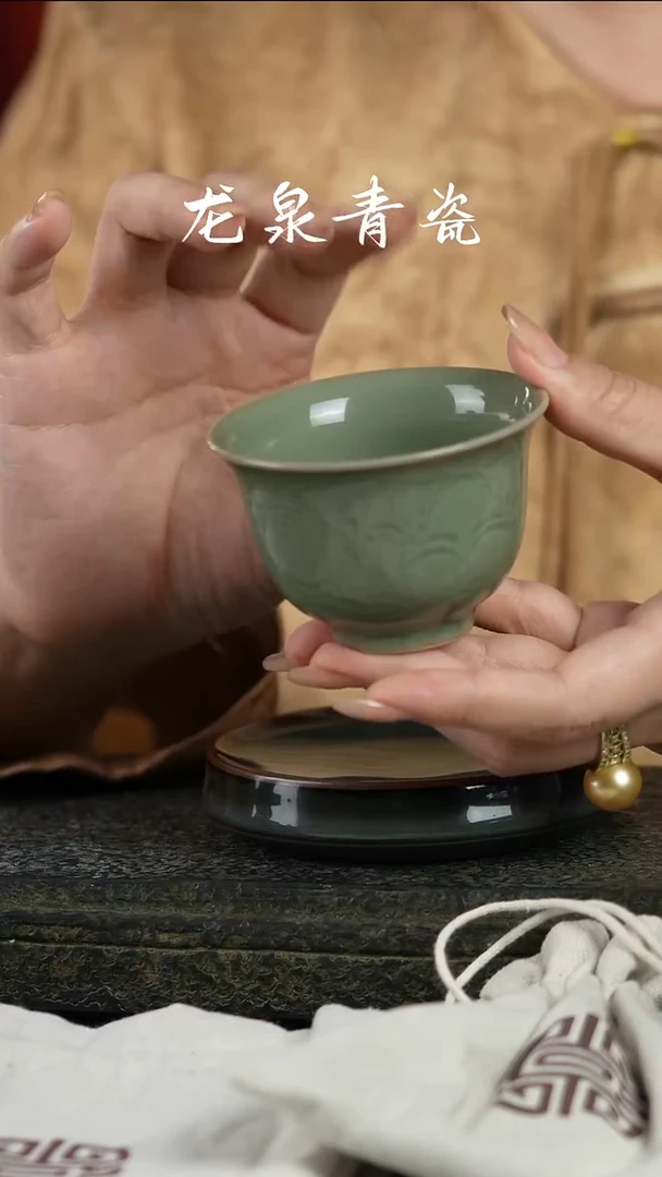 缠枝莲牡丹纹小压手