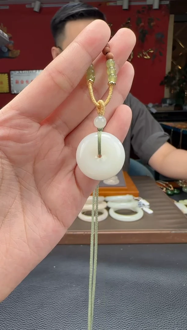 和田玉未镶嵌颈饰白玉平安扣