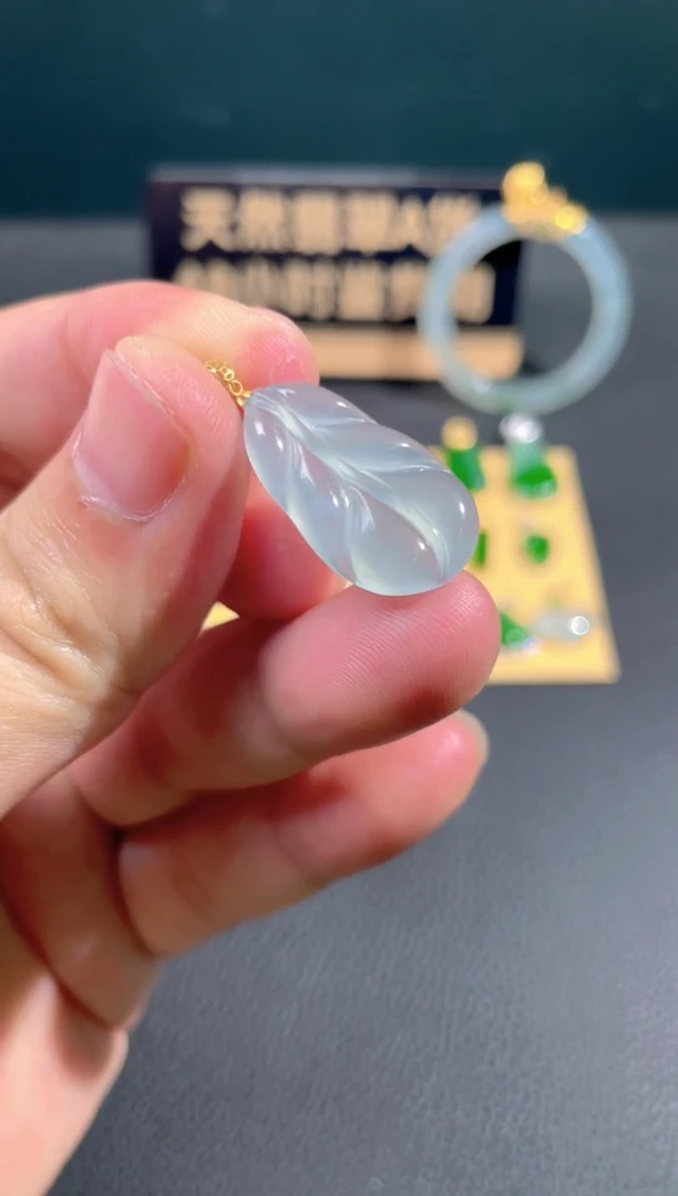 【闪购商品】翡翠颈饰18K金镶嵌翡翠