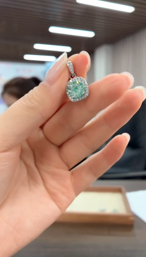 【慧慧珠宝】绿钻吊坠多样性发货SM3779S