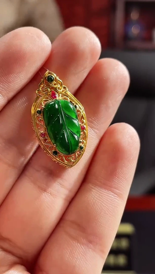 定制翡翠18K金镶嵌天然A货翡翠