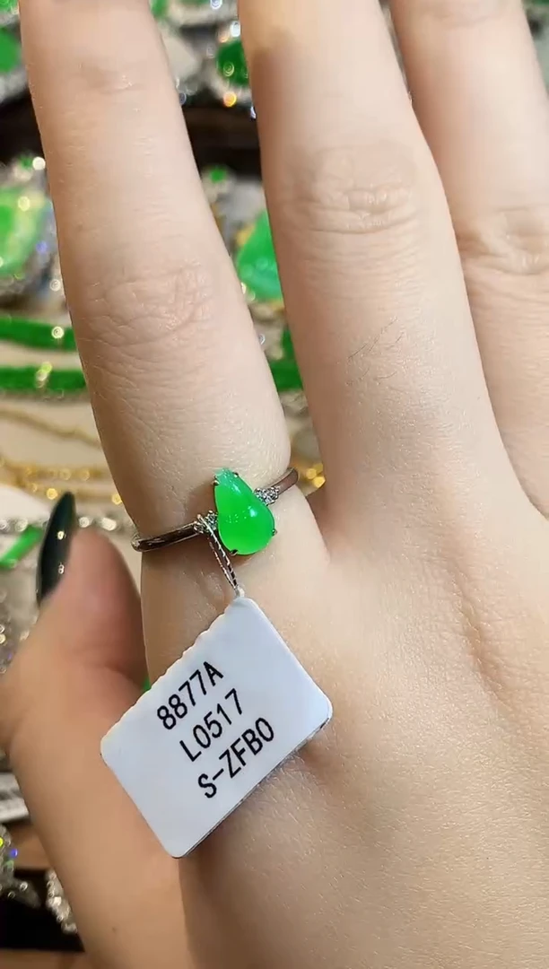 18K金镶嵌戒指翡翠L0517多样性发其一