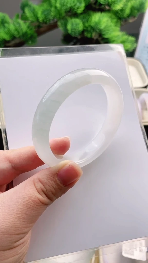 【闪购商品】石英质玉手镯未镶嵌54