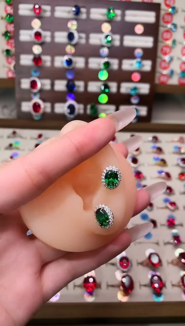 银S925镶嵌透辉石耳饰6*8 银托