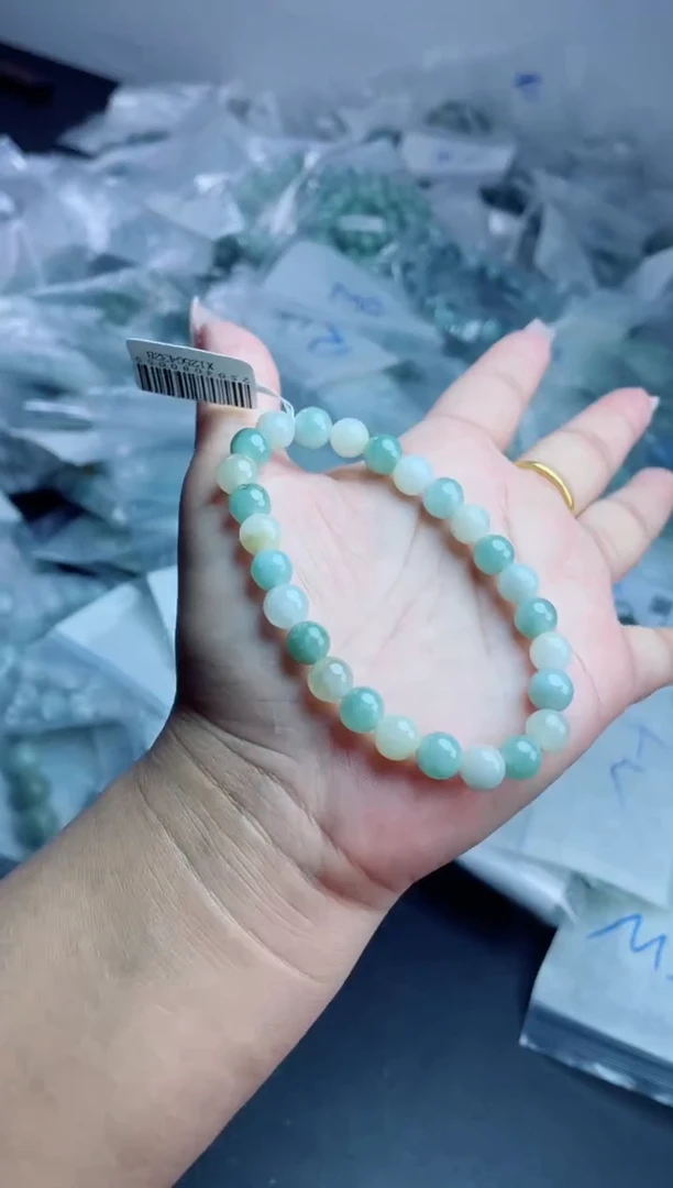 翡翠戒指未镶嵌珠串