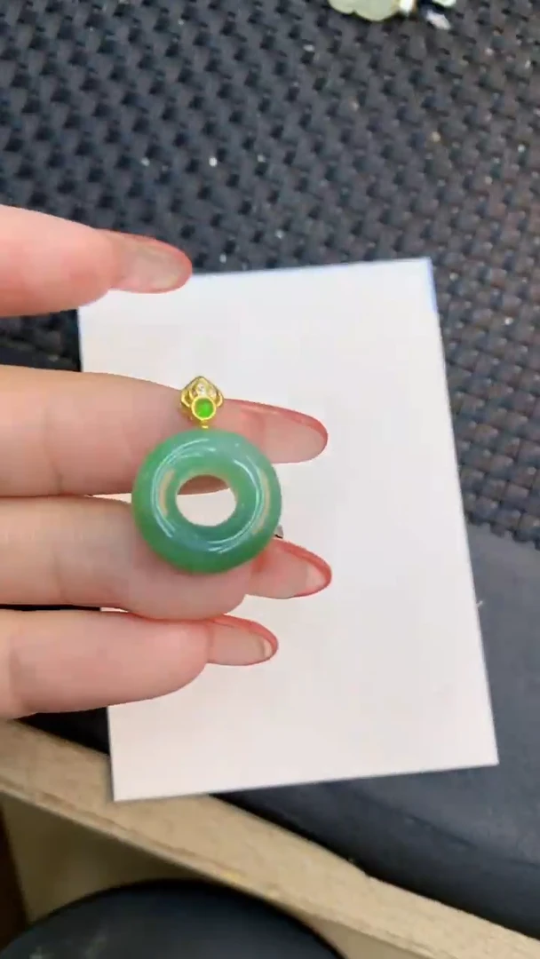 颈饰未镶嵌翡翠1