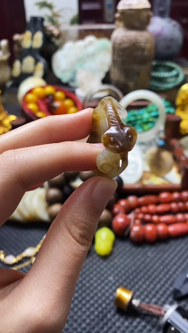 未镶嵌戒指和田玉蛇