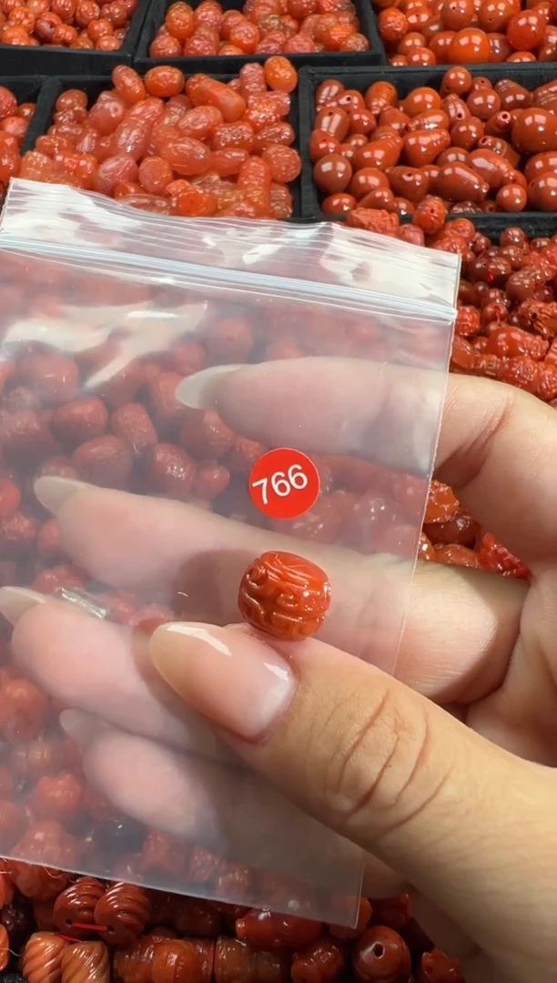 颈饰未镶嵌南红玛瑙1